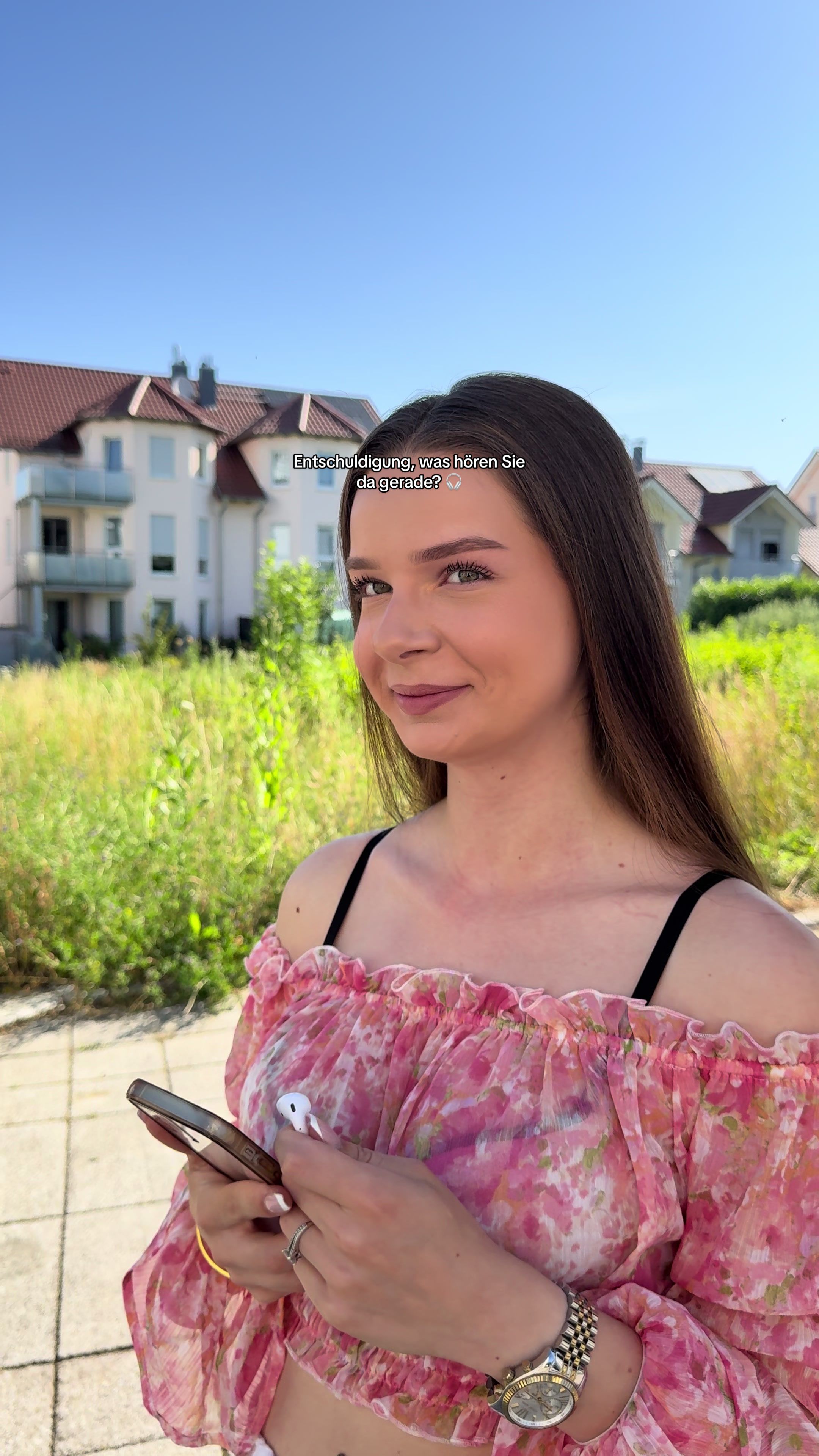 TikTok post by @couplegoesrawr for Amazon Music. Caption reads: Probiert es aus 🤍🎶 Hör jetzt @Amazon Music DE –....