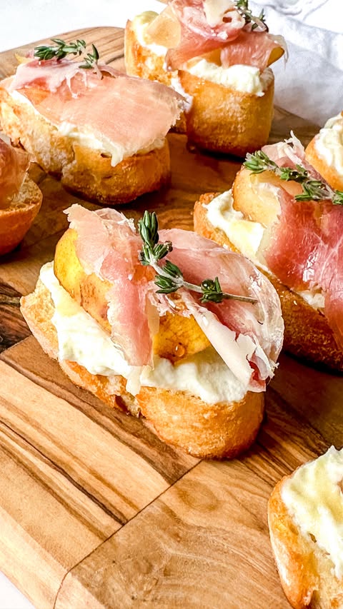 Instagram post by @overthespoonfor for Easy Home Meals. Caption reads: [...] the kitchen all night.

With @_easyhomemeals....