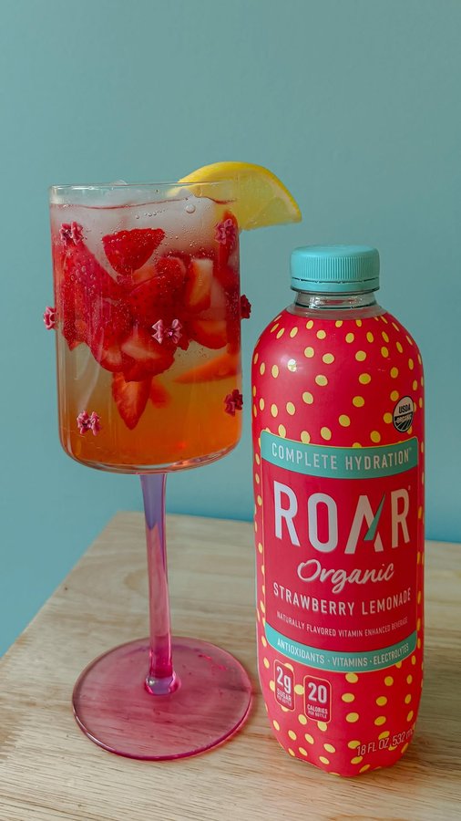 Instagram post by @hannah_hanks for ROAR Organic. Caption reads: [...] with electrolytes + vitamins >> ☺️....