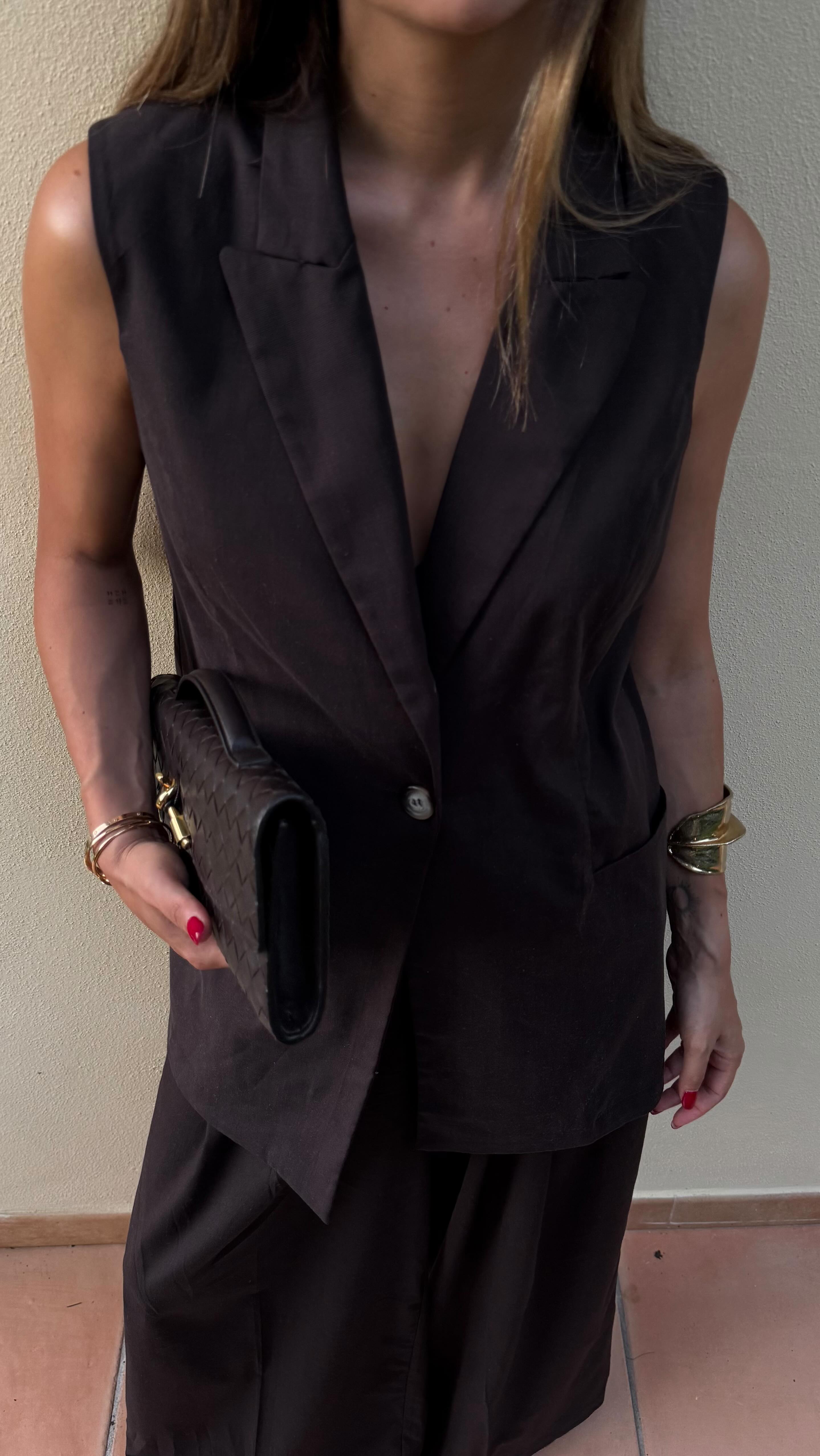 Instagram post by @scuraz for RAGNO. Caption reads: 1 pants 3 looks with @ragnoofficial - what’s your....