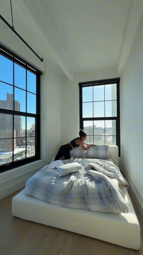 Instagram post by @iamsamiira for Alo Moves. Caption reads: Wellness from the comfort of home 🧘🏾‍♀️ thanks....