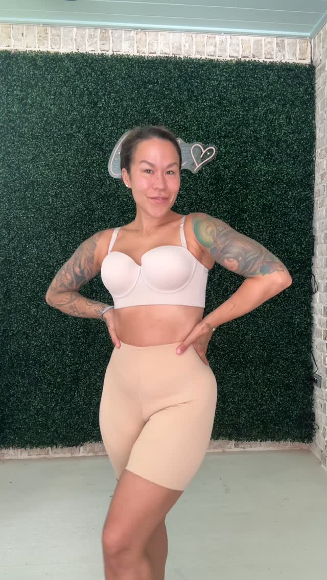 Instagram post by @diaryofafitmommyofficial for Leonisa. Caption reads: [...] Seamless Butt Lifter Shaper Short from....