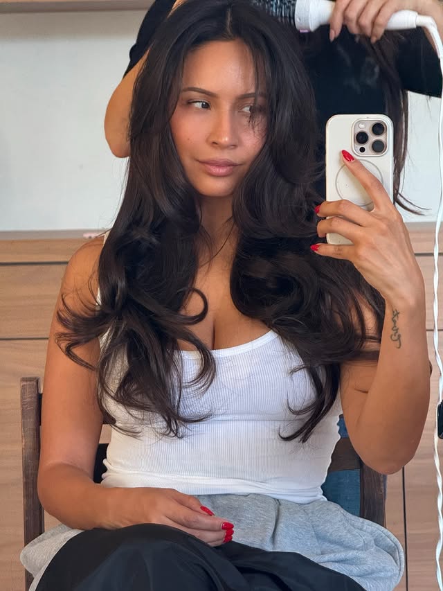 Instagram post by @desiperkins for NIOXIN. Caption reads: [...] trying new products but I keep coming back....