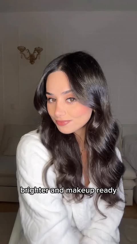 Instagram post by @sibel_arsu for Nanoleaf. Caption reads: [...] I would like to get as a gift! 🎁 
@nanoleaf....