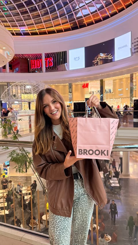Instagram post by @molly_thompson for Chadstone. Caption reads: [...] ever, actually!! 🍪🩷✨ 📍LG Level of....