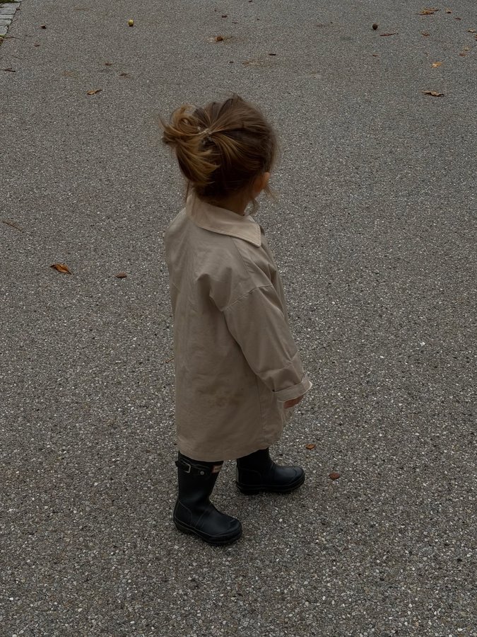 Instagram post by @nathaliela for Hunter Boots. Caption reads: Little Juni 🐻.