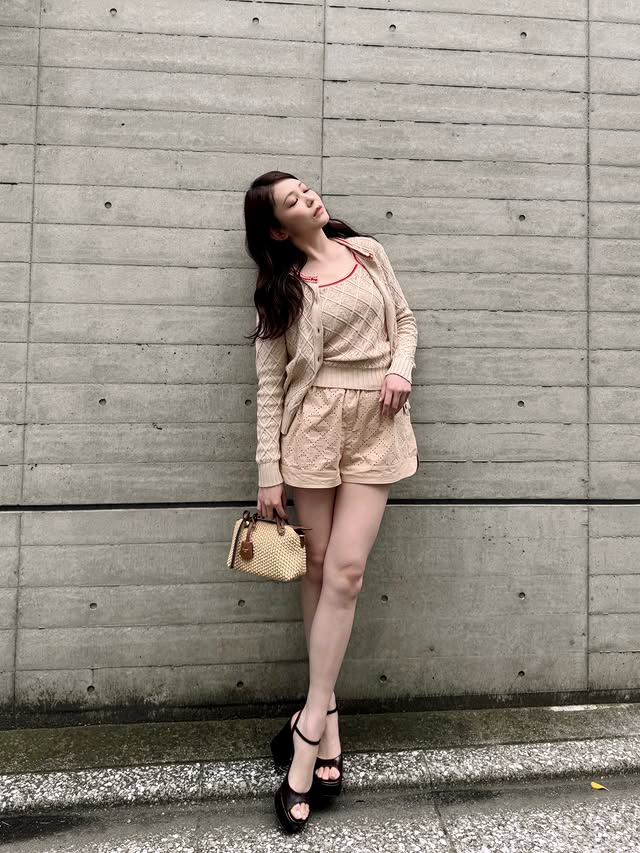 Instagram post by @rinka_kumada0223 for Fendi. Caption reads: FENDI Raffia Bag しなやかなに編み込まれたラフィアの質感が、夏らしくて素敵♡....