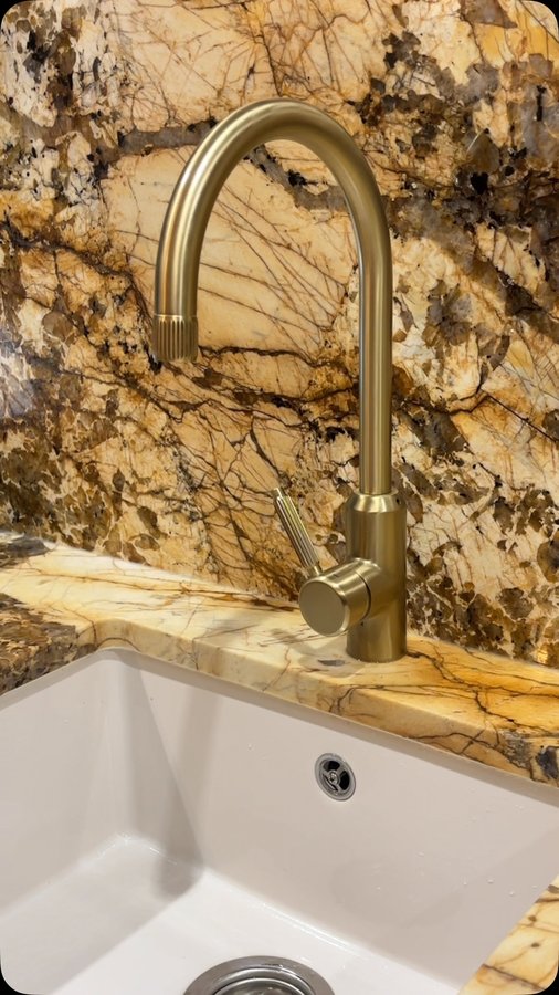 Instagram post by @styledbynana for Plank Hardware. Caption reads: [...] the dreamiest finishing touches from....