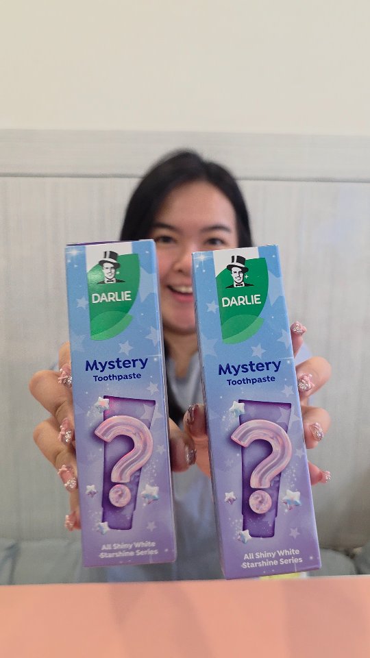 Instagram post by @caristsen for Darlie Thailand. Caption reads: Hello everybody 我最期待的是Rare Purple Osmanthus....