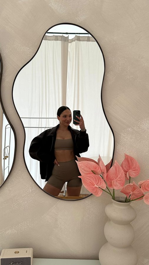 Instagram post by @kimmie.kris for Virtue Labs. Caption reads: welcome to the chat, bouncy blowout @virtuelabs....