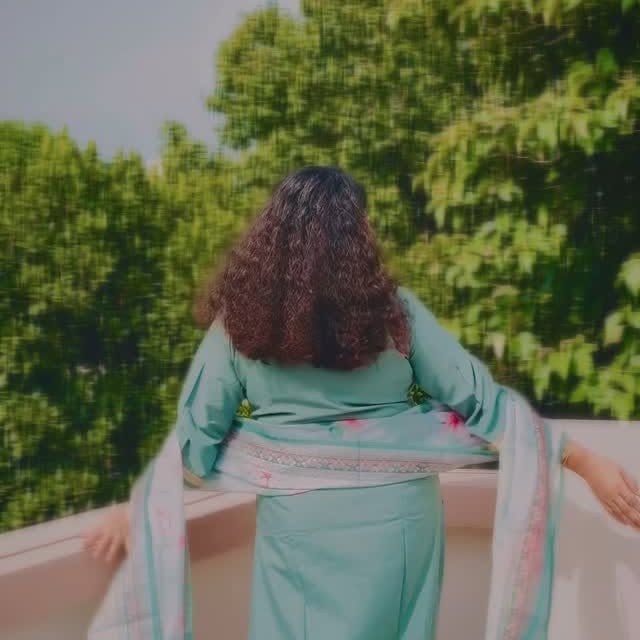 Instagram post by @nikki_fashionworld for Navlik. Caption reads: My ethnic diaries 🌸🌸🌿🌿

Outfit @navlik.in....