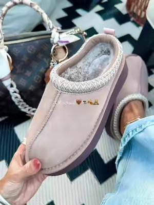 TikTok post by @adrianegweyn for Evellyhootd. Caption reads: [...] #FallShoes #FallFashion #FallStyle....
