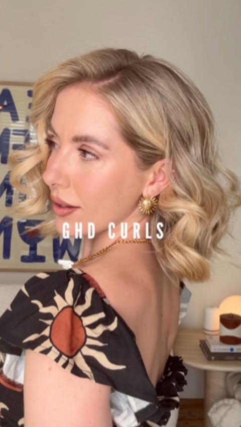 Instagram post by @indiaamoon for Gisou. Caption reads: [...] easy to use!! 
Products used:
GHD heat....