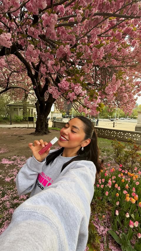 Instagram post by @evelin.amendano for Maybelline New York. Caption reads: Can’t go on a run without having my favorite....