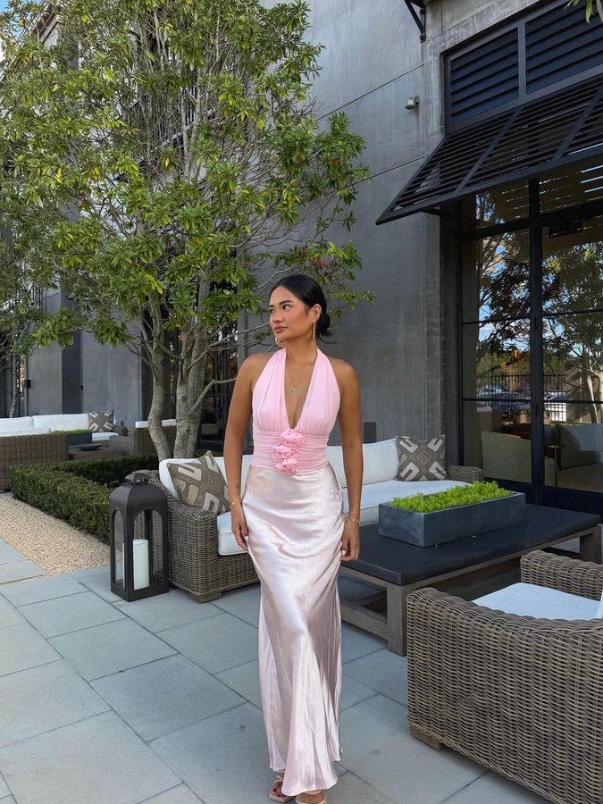 Instagram post by @kaylakosuga for Selfieleslie. Caption reads: #ad Playing Dress up in @selfie_leslie 🌸🦋 code....