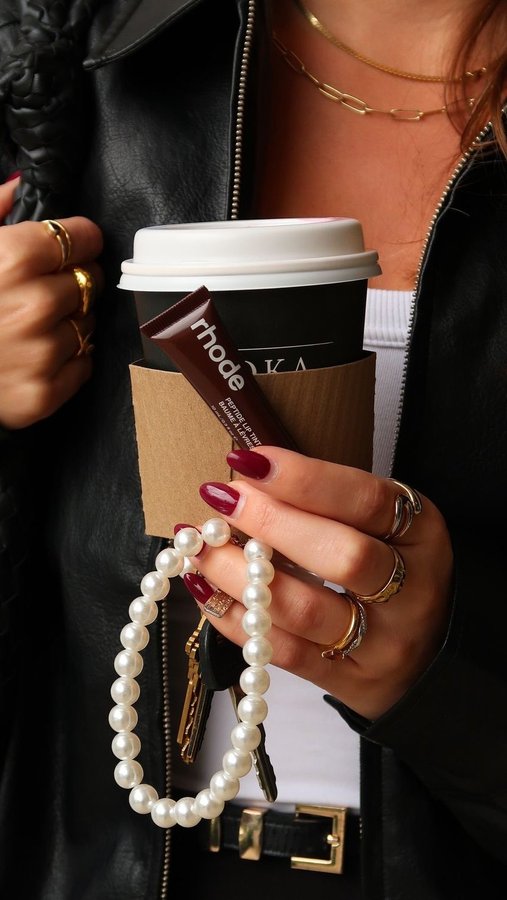 Instagram post by @tika.creator for Merokeety. Caption reads: ✨🤎.