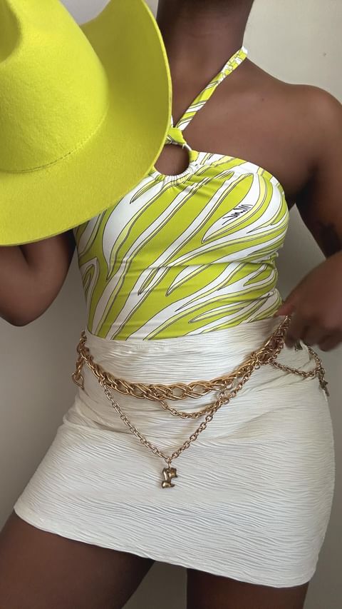 Instagram post by @huesofavry for Beach2Ocean. Caption reads: [...] for a fun day by the beach ✨🪸👙....