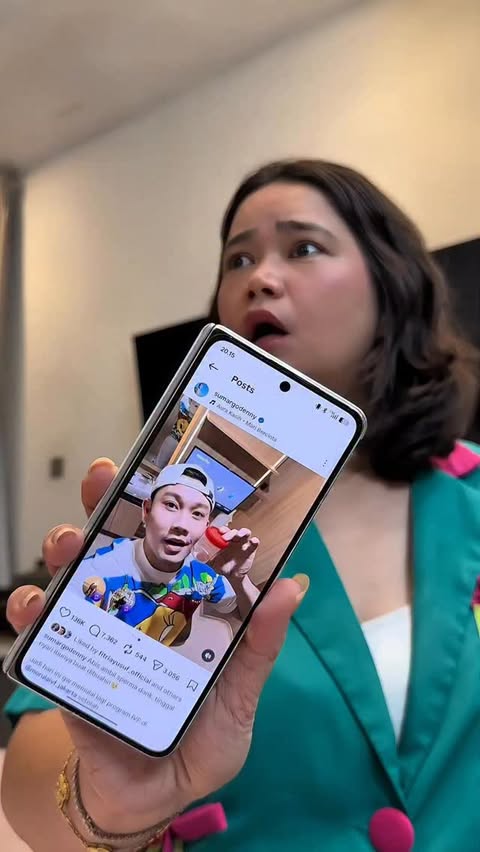 Instagram post by @sumargodenny for Blackmores. Caption reads: [...] gua kasih JAJAN!!

#MOREmomentwithBlackmores....