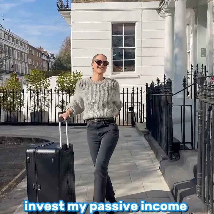 Instagram post by @sophiaamoruso for SOFI. Caption reads: I’m not one to gatekeep. I’m hosting an exclusive....