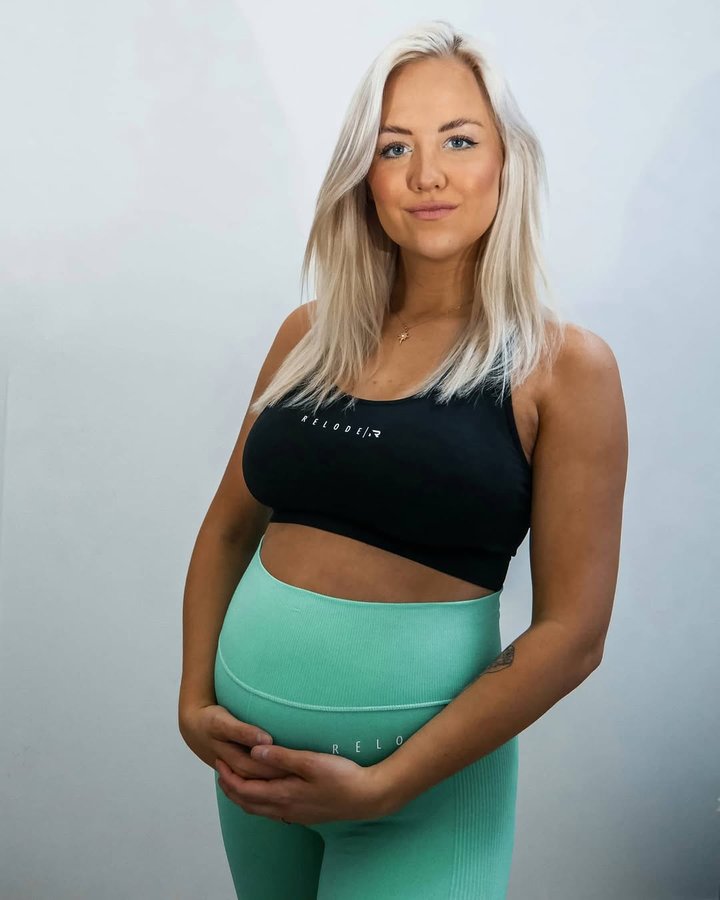 Instagram post by @amandalekland for RELODE. Caption reads: Walking into week 26 tomorrow!!
Can't believe it's....