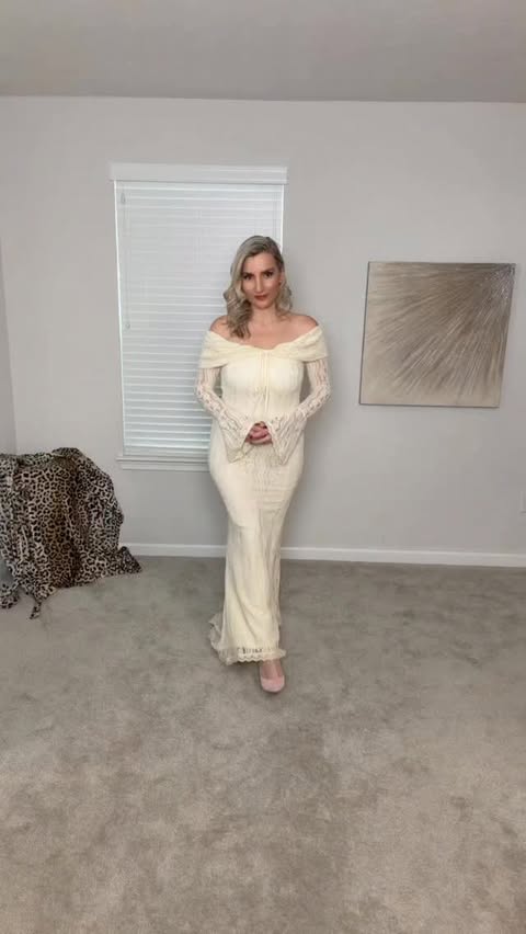 Instagram post by @dileks_journal for Truekind. Caption reads: [...] outfit essential 💫
I tried 3 different....