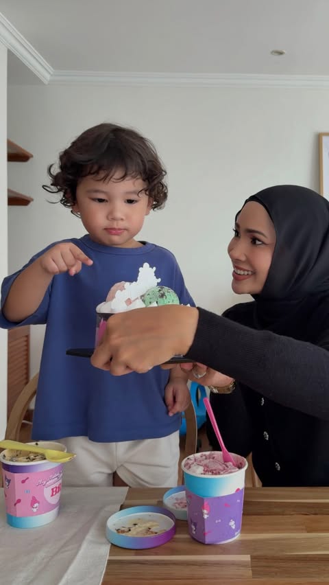 Instagram post by @ftnshc for Baskin-Robbins. Caption reads: Just enjoy our adorable My Melody & Kuromi ice....