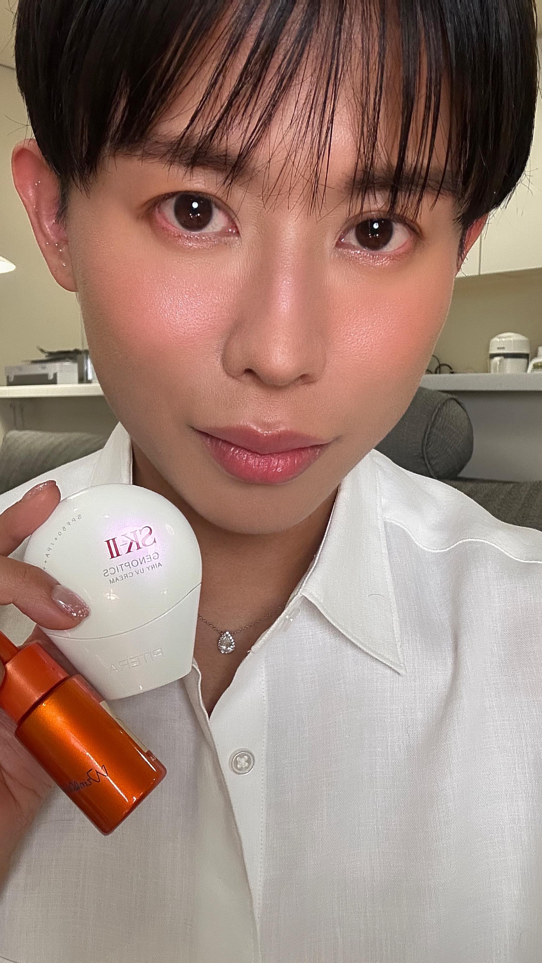 Instagram post by @hiro.odagiri for SK-II. Caption reads: ご視聴いただきありがとうございました🤍
SK-Ⅱのジェノプティクス エアリー UV....