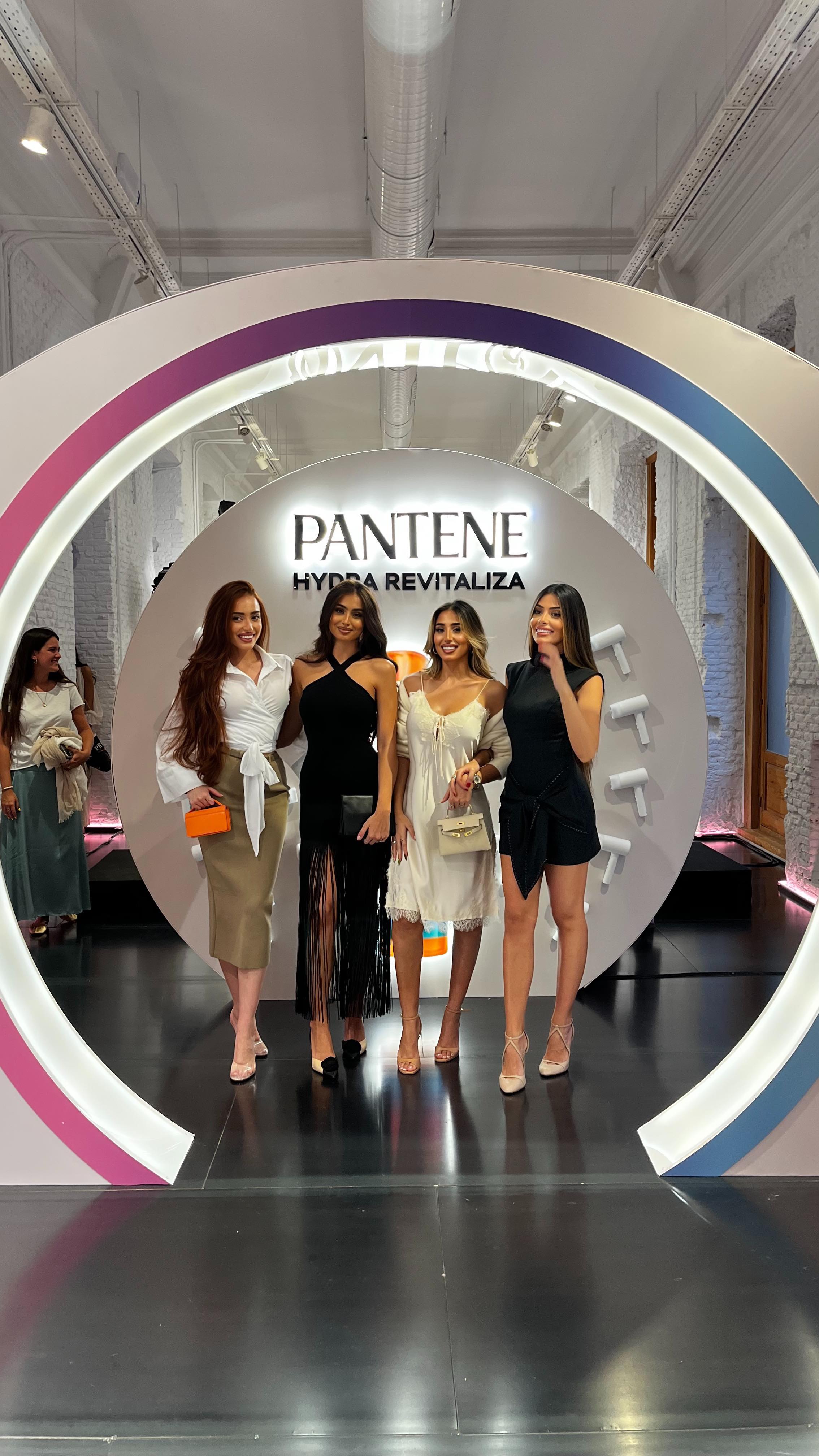 Instagram post by @juncal_cabo for Pantene. Caption reads: Si pudierais elegir un color de pelo cuál sería???....