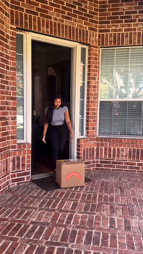 Instagram post by @juju.bricx for Hungryroot. Caption reads: If you’ve been wanting to try Hungryroot, this is....