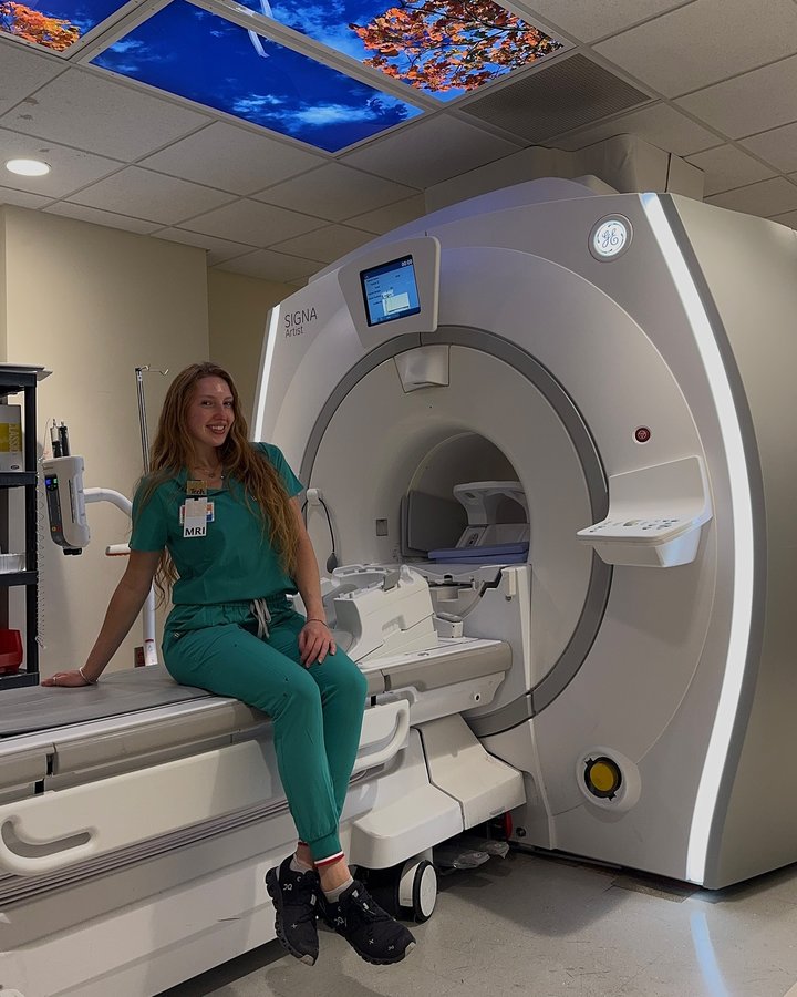 Instagram post by @nicolethemritech for Mediclo. Caption reads: [...] GIVEAWAY ✨

I’ve teamed up with @shopmediclo....