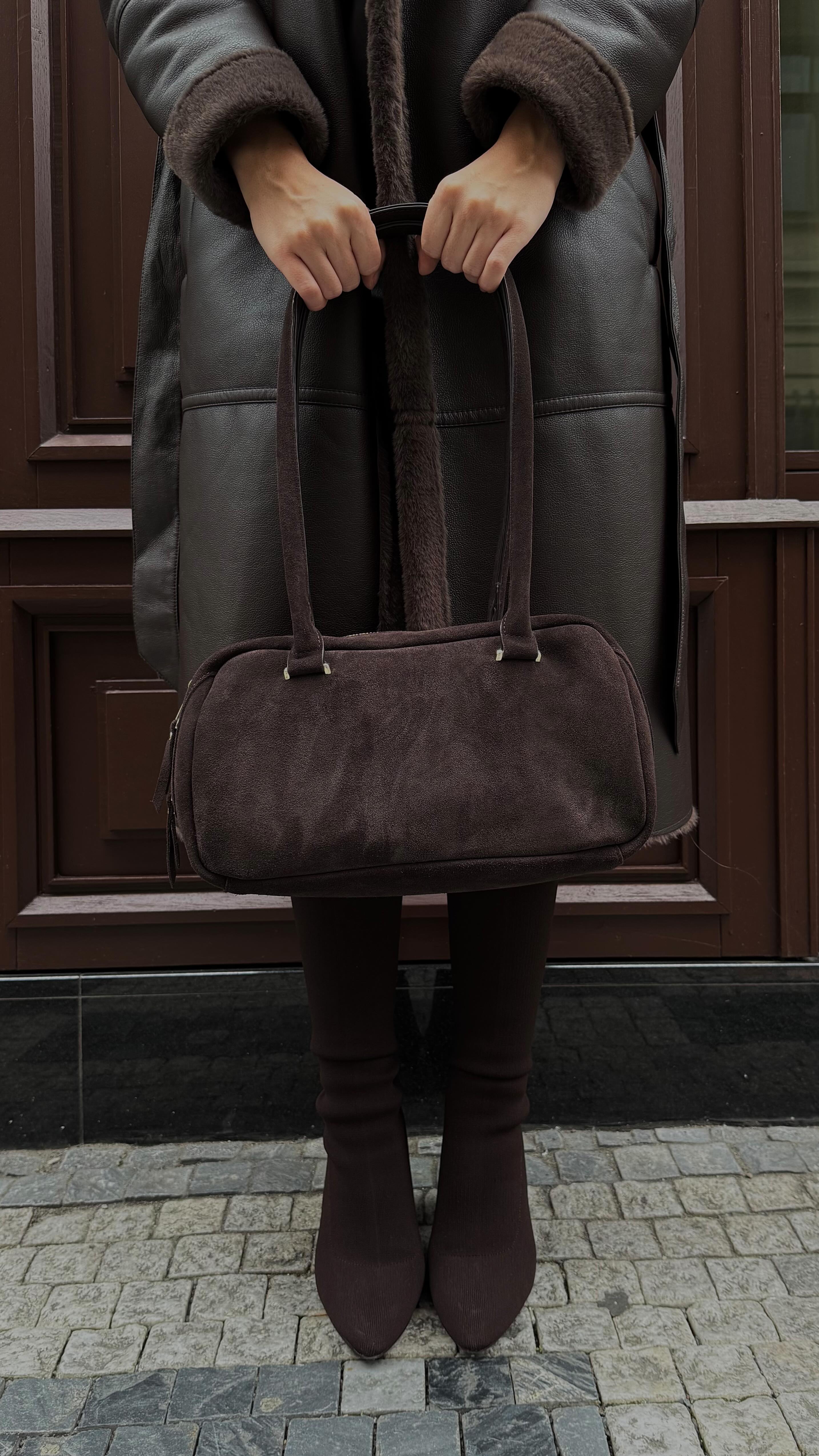 Instagram post by @sendymaresova for MOHITO. Caption reads: Autumn mood on. 🍂 #MOHITOwomen 
Celý outfit....