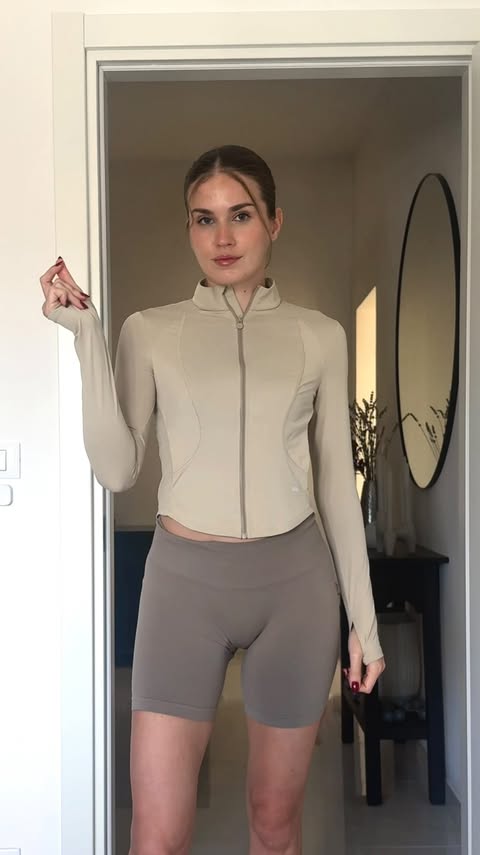 Instagram post by @polinnaumova for Goelia. Caption reads: Cute and cozy fit @goelia_official 🩷
AD| The code....