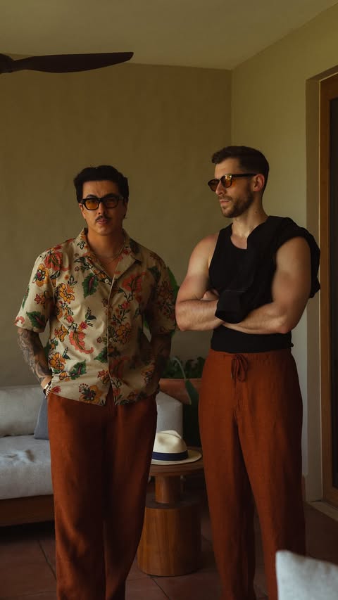 Instagram post by @huntervought for Banana Republic. Caption reads: [...] summer vacation outfits with....