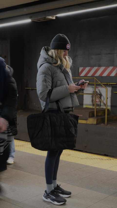 Instagram post by @lillysisto for Old Navy. Caption reads: [...] new workout class, new set (from the....