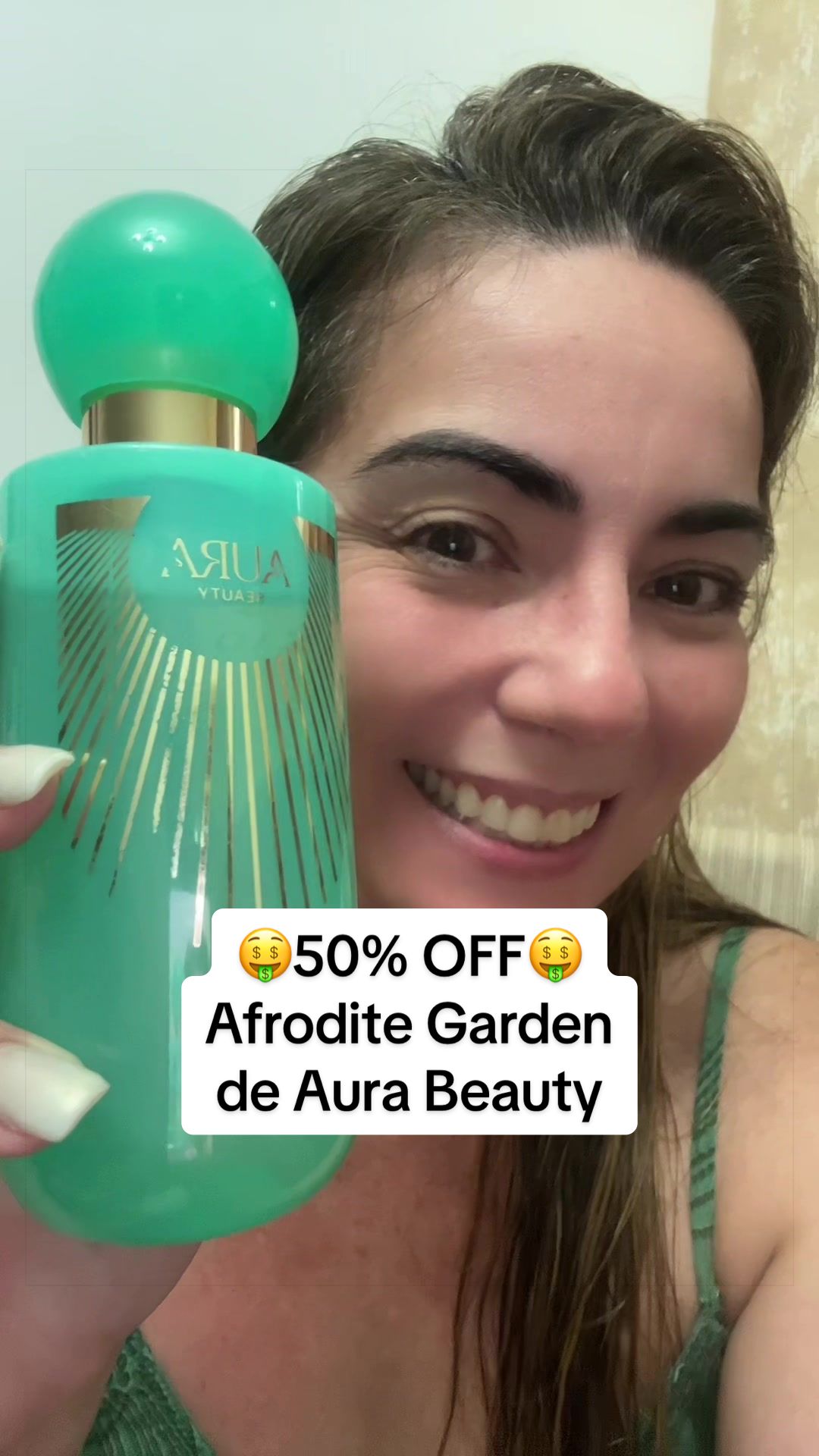 TikTok post by @pymentadoce.marciasoares for Aura Beauty Club. Caption reads: Afrodite Garden de Aura Beauty com 50% OFF. Corra!....