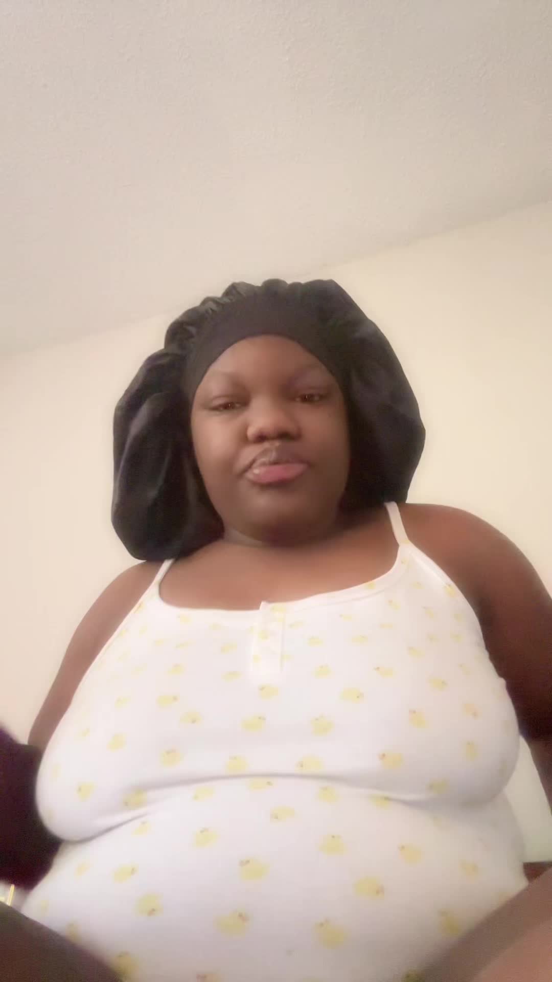 TikTok post by @yazhomediary for Style Icon Hair. Caption reads: @Style Icon Hair go get this T wig before the sell....