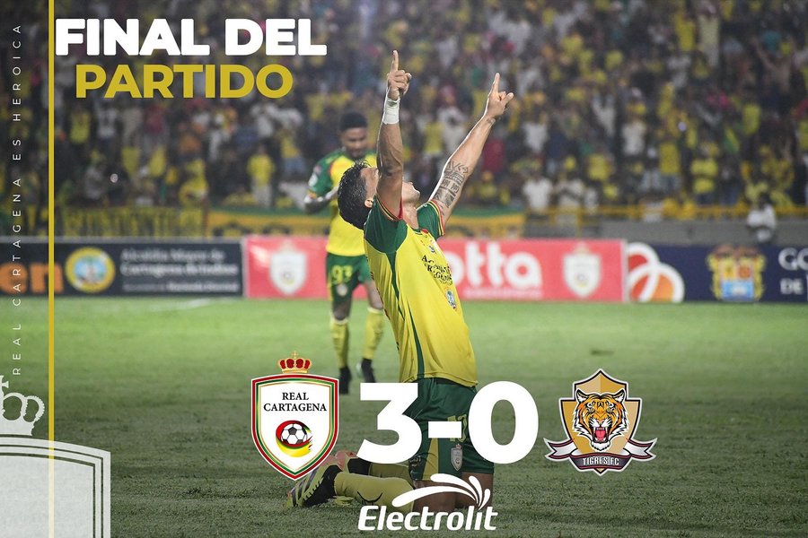 Instagram post by @realcartagena for Electrolit. Caption reads: [...] 

Presentado por Electrolit 💦.