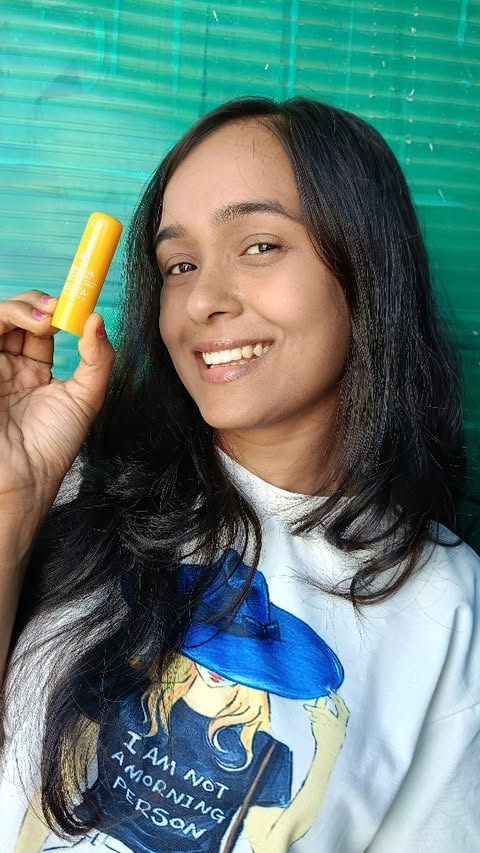 Instagram post by @_ur.sweta._ for Oshea Herbals. Caption reads: The Oshea Herbals Colors Nourishing Vitamin C Lip....