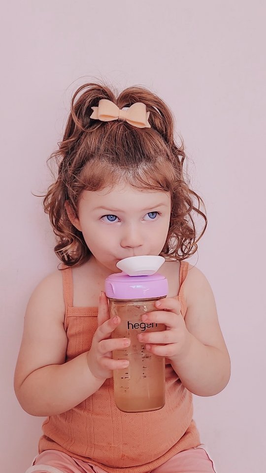 Instagram post by @kaleahs_world for Hegen. Caption reads: @hegen.australia drinking bottle ✨️ 
- [...].