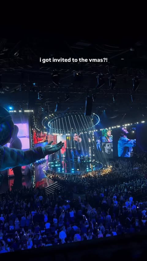 Instagram post by @jor.favfoodie for Vivid Seats. Caption reads: [...] ugh loved it 😭 #vmas #vmas2026....