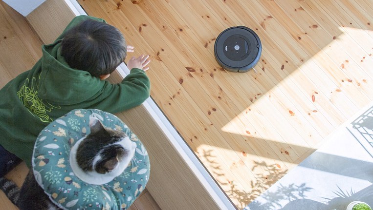 Instagram post by @wise01 for iRobot Japan. Caption reads: @iRobot.jp....