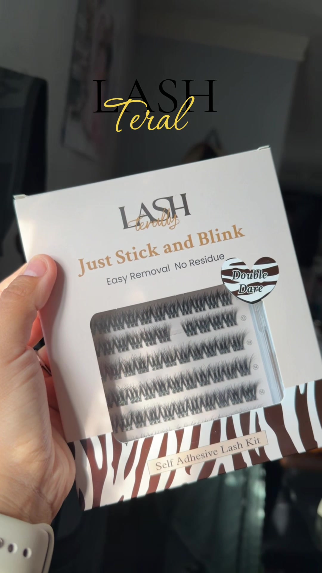 TikTok post by @stephaniie_leon for Lashterally. Caption reads: [...] lash clusters, no glue needed! 😍✨....