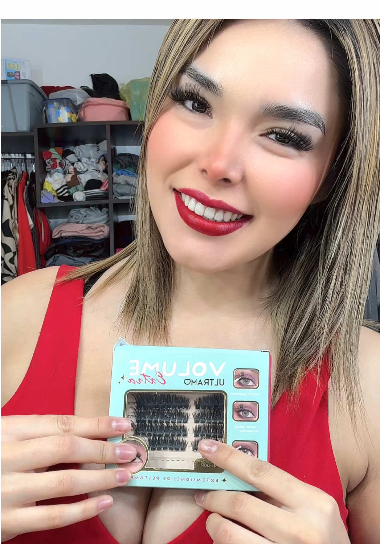 TikTok post by @yarigarciaayala for Ultramo. Caption reads: #fyp #ultramo #pestañas #pestañaspostizas #viral....