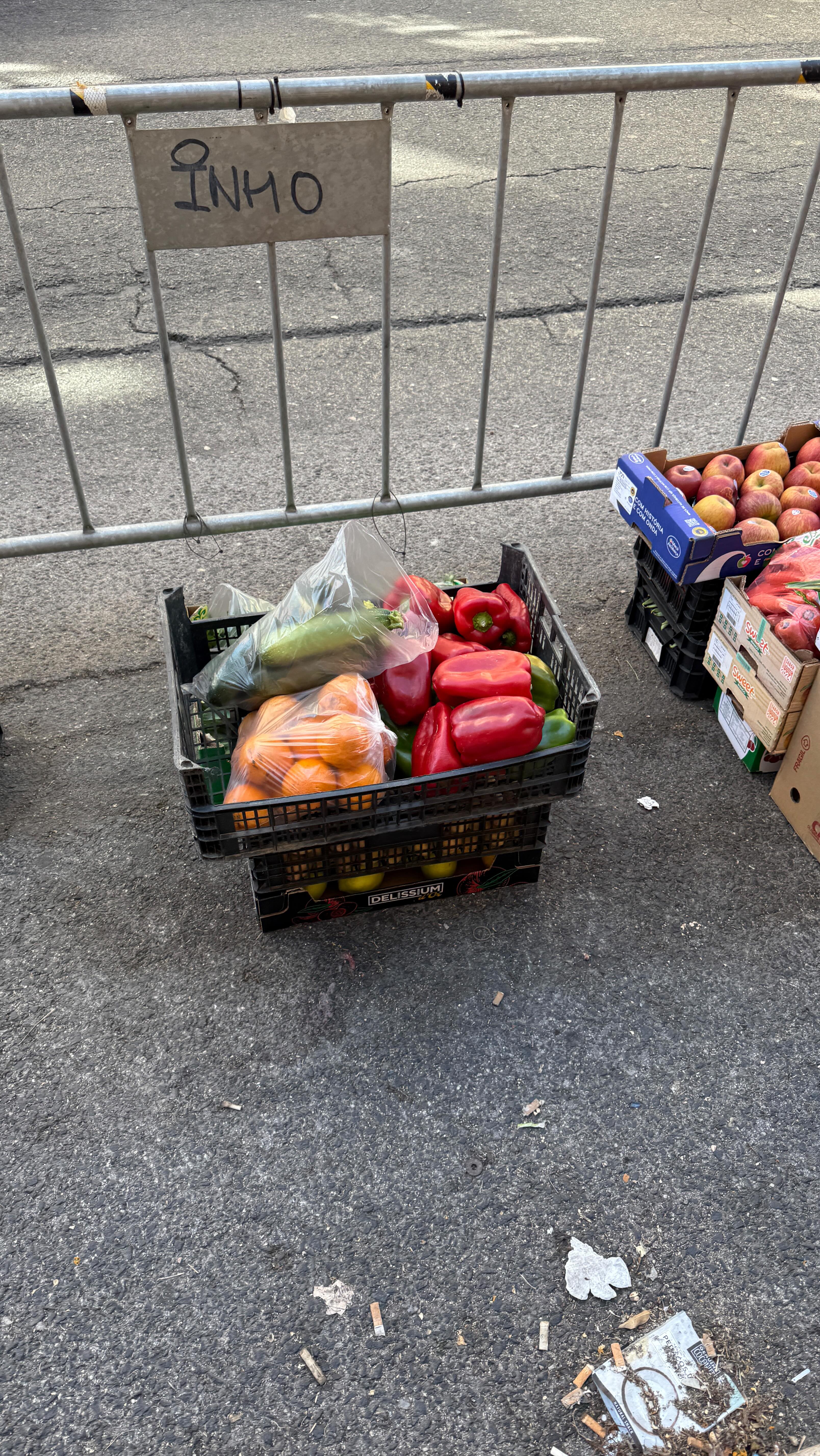 Instagram post by @jmuchelas for FitFlop. Caption reads: [...] a special touch for my long walks in....