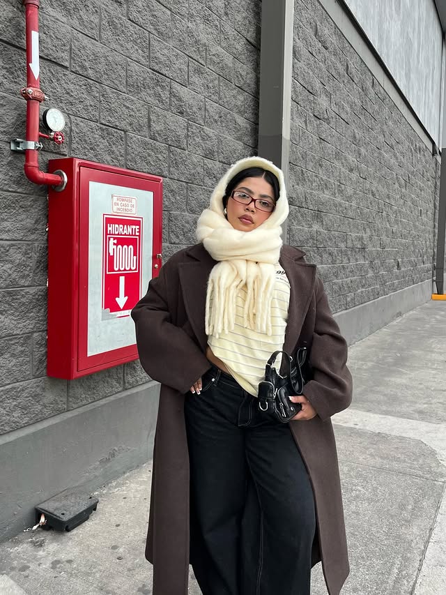 Instagram post by @kenniavianey for BERSHKA. Caption reads: cool ❄️🧦 @bershka 
#bershkastyle #bershka....