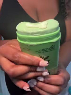 TikTok post by @amandamoenay for Siot US. Caption reads: #ad look at the instant results 😍✨ this @Siot....