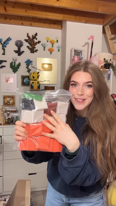 Instagram post by @celynhaf for Felt Right. Caption reads: [...] 🌷🌻 #ad #minecraftdecor #minecraftirl....
