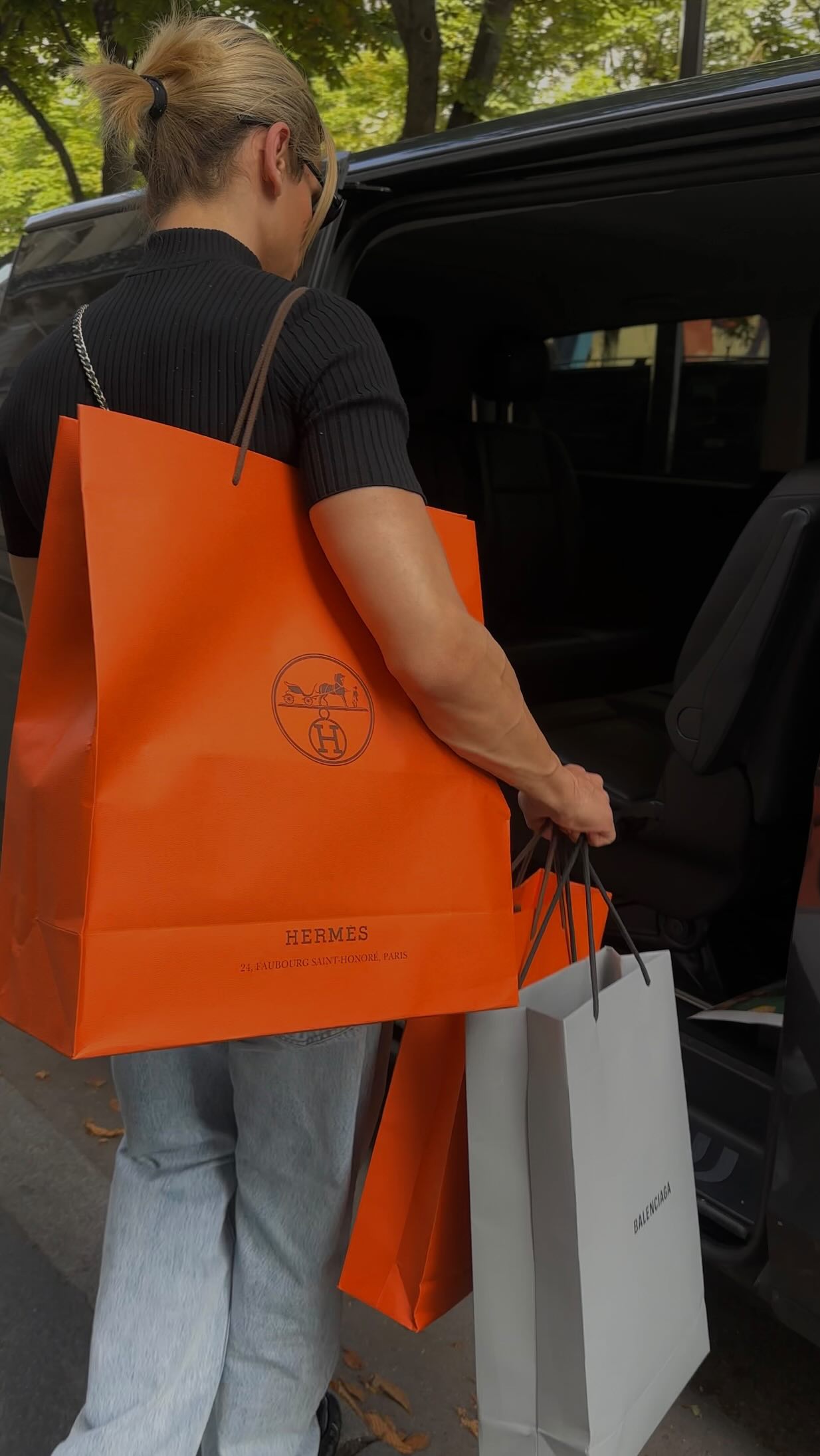 Instagram post by @mr.thecan for Balenciaga. Caption reads: 30.000₺ BALENCIAGA VİRAL AYAKKABIYI SİZCE ALMIŞ....