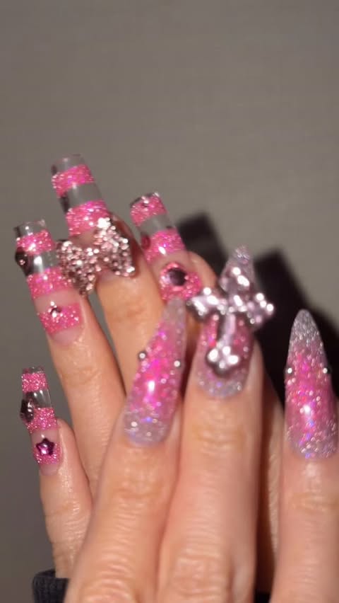 Instagram post by @artbyyou_natsumi for Apres Nail. Caption reads: [...] @apresnailjapan gel-x💝 #gelxnails [...].