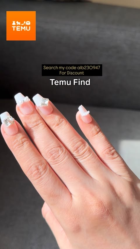 Instagram post by @blog_muzna for Temu. Caption reads: search my Temu code alb230947 My temu link #temu....